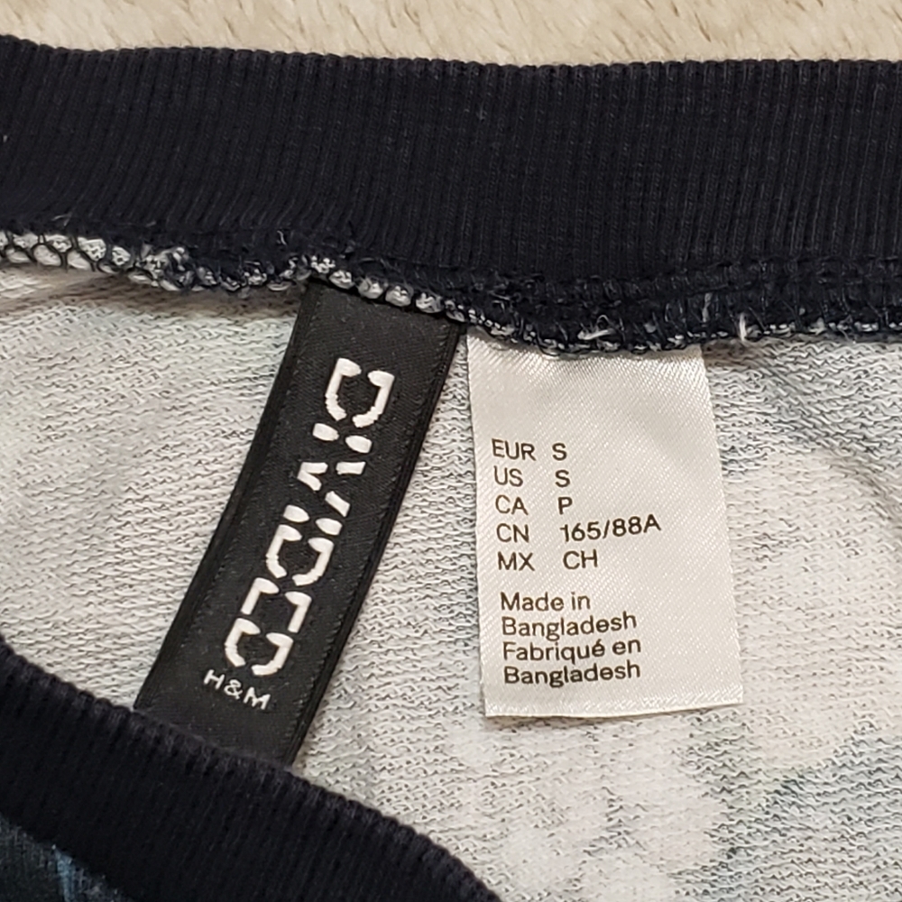 H&M Divided Cotton Navy Floral Crewneck - Picture 7 of 13